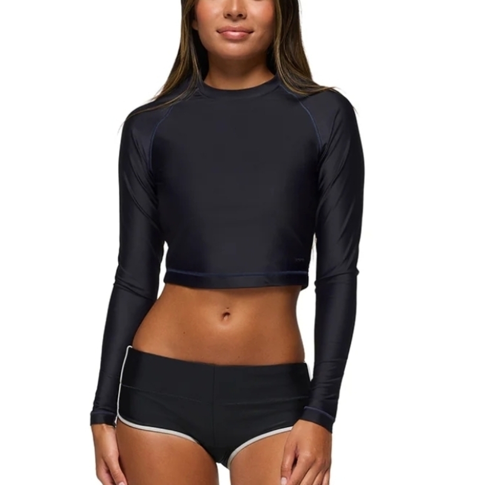 Black Long Sleeve Cropped Rashguard Top